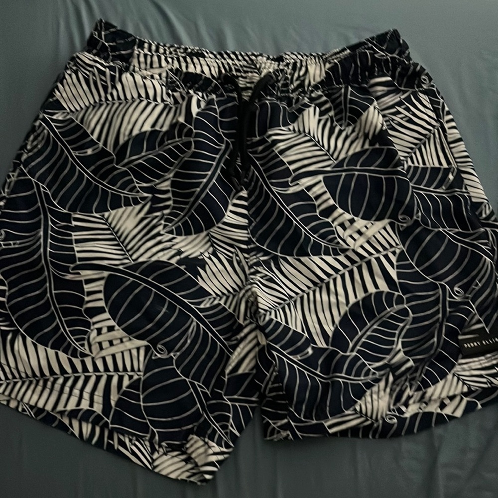 Perry Ellis blue/white floral pattern shorts